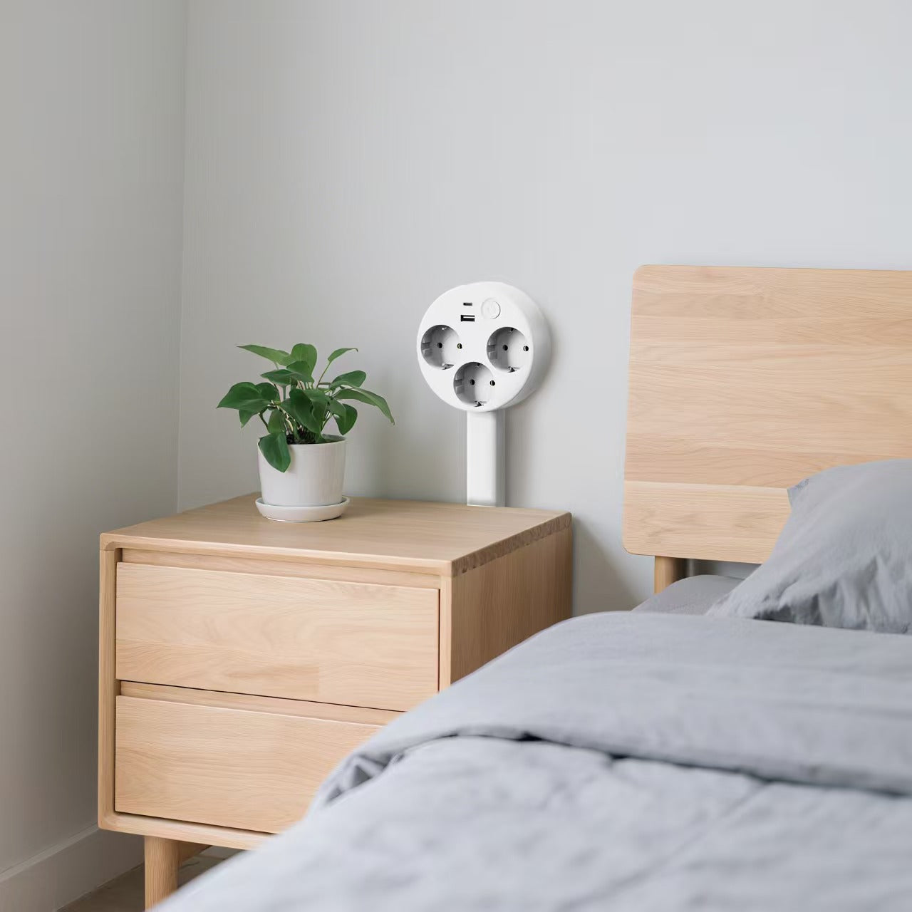 Outlet Wall Extender with USB-C, USB and 3 Outlets – Extendable and Rotating Plug